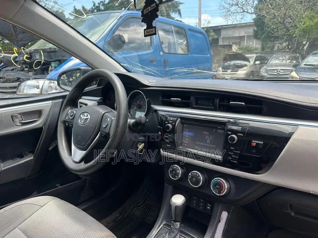 Toyota Corolla LE Eco Premium 4dr Sedan (1.8L 4cyl CVT) 2015 Black
