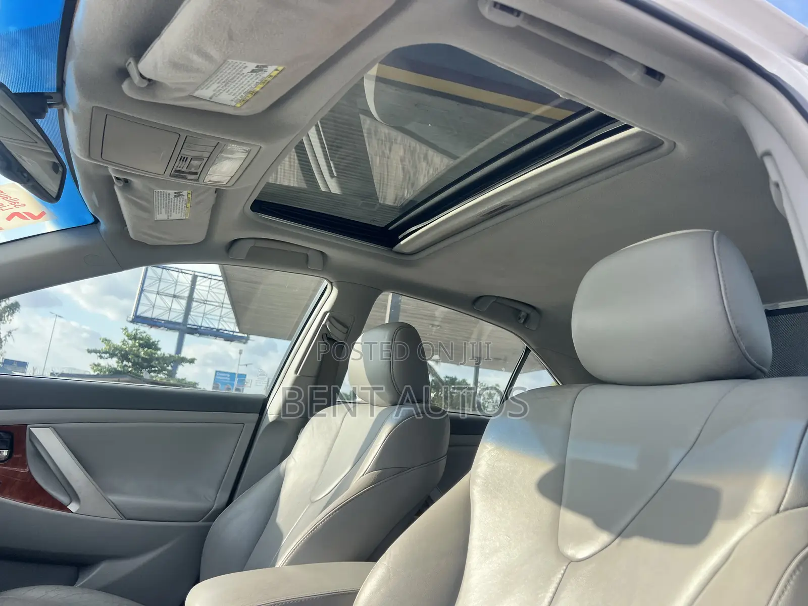 Toyota Camry XLE V6 4dr Sedan (3.5L 6cyl 6A) 2011 White