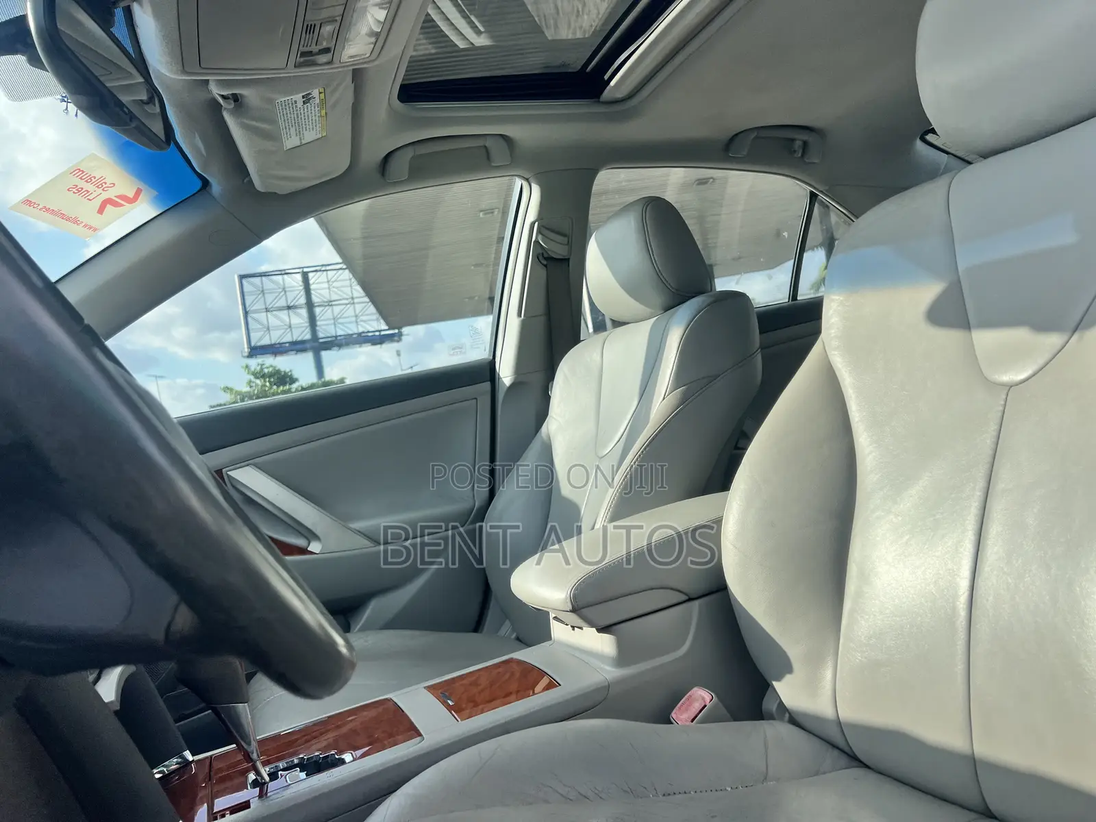 Toyota Camry XLE V6 4dr Sedan (3.5L 6cyl 6A) 2011 White