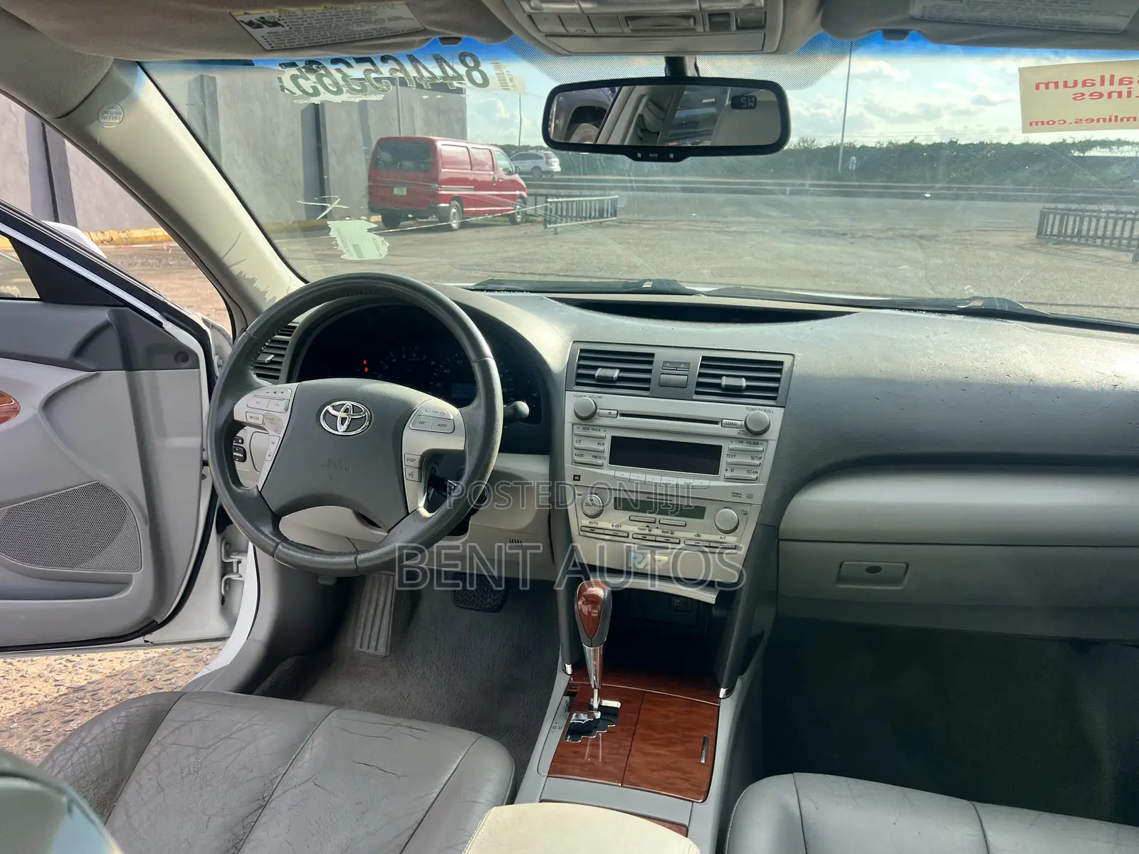 Toyota Camry XLE V6 4dr Sedan (3.5L 6cyl 6A) 2011 White