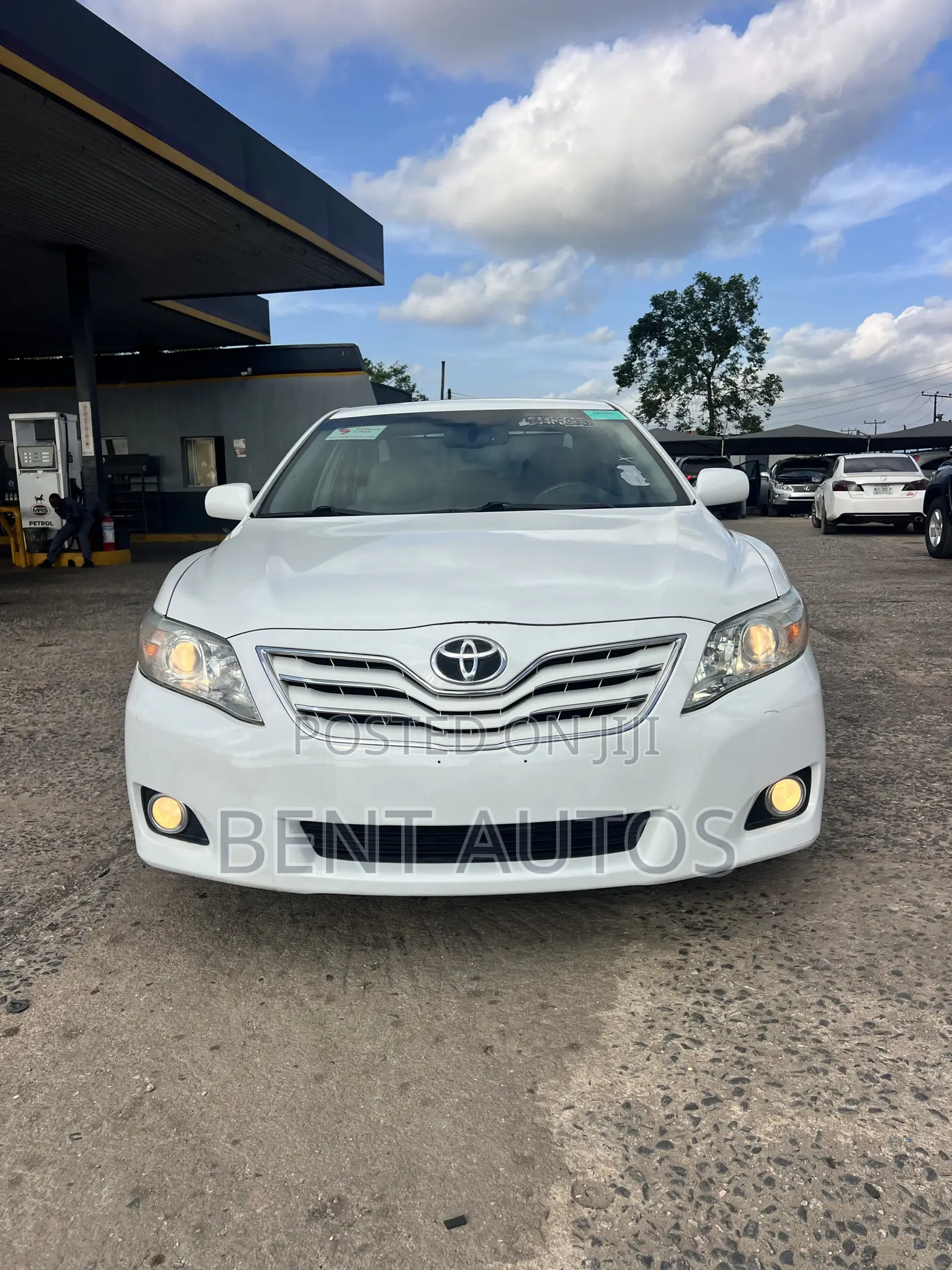 Toyota Camry XLE V6 4dr Sedan (3.5L 6cyl 6A) 2011 White