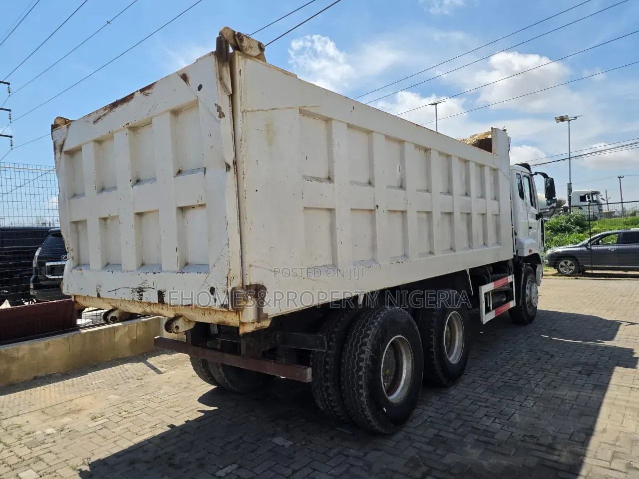 HOWO 371 TIPPER 2000 White