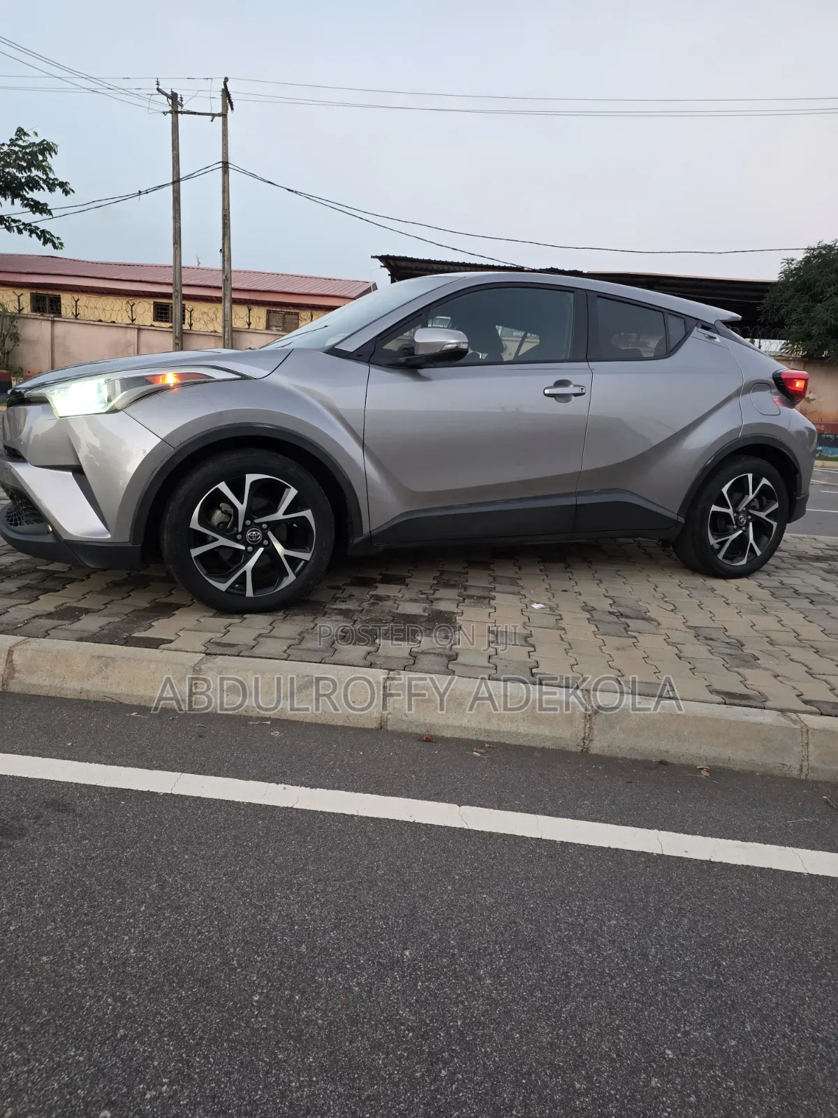 Toyota C-HR XLE Prermium FWD (2.0L 4cyl 2AM) 2018 Silver