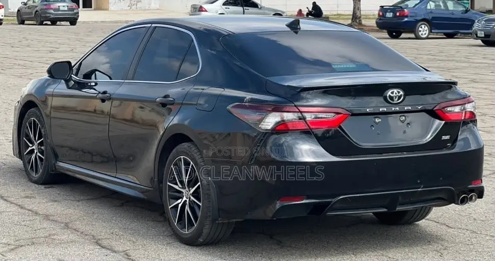 Toyota Camry SE 2021 Black
