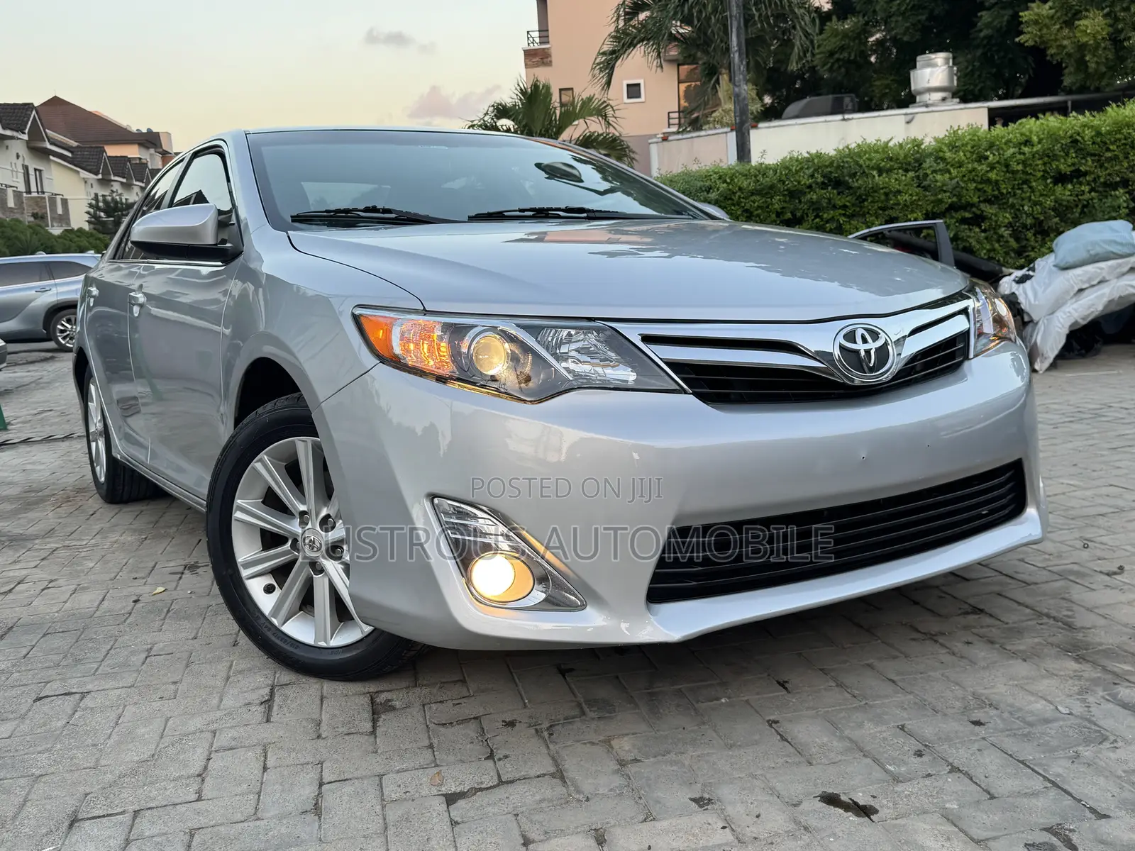 Toyota Camry XLE V6 4dr Sedan (3.5L 6cyl 6A) 2012 Silver