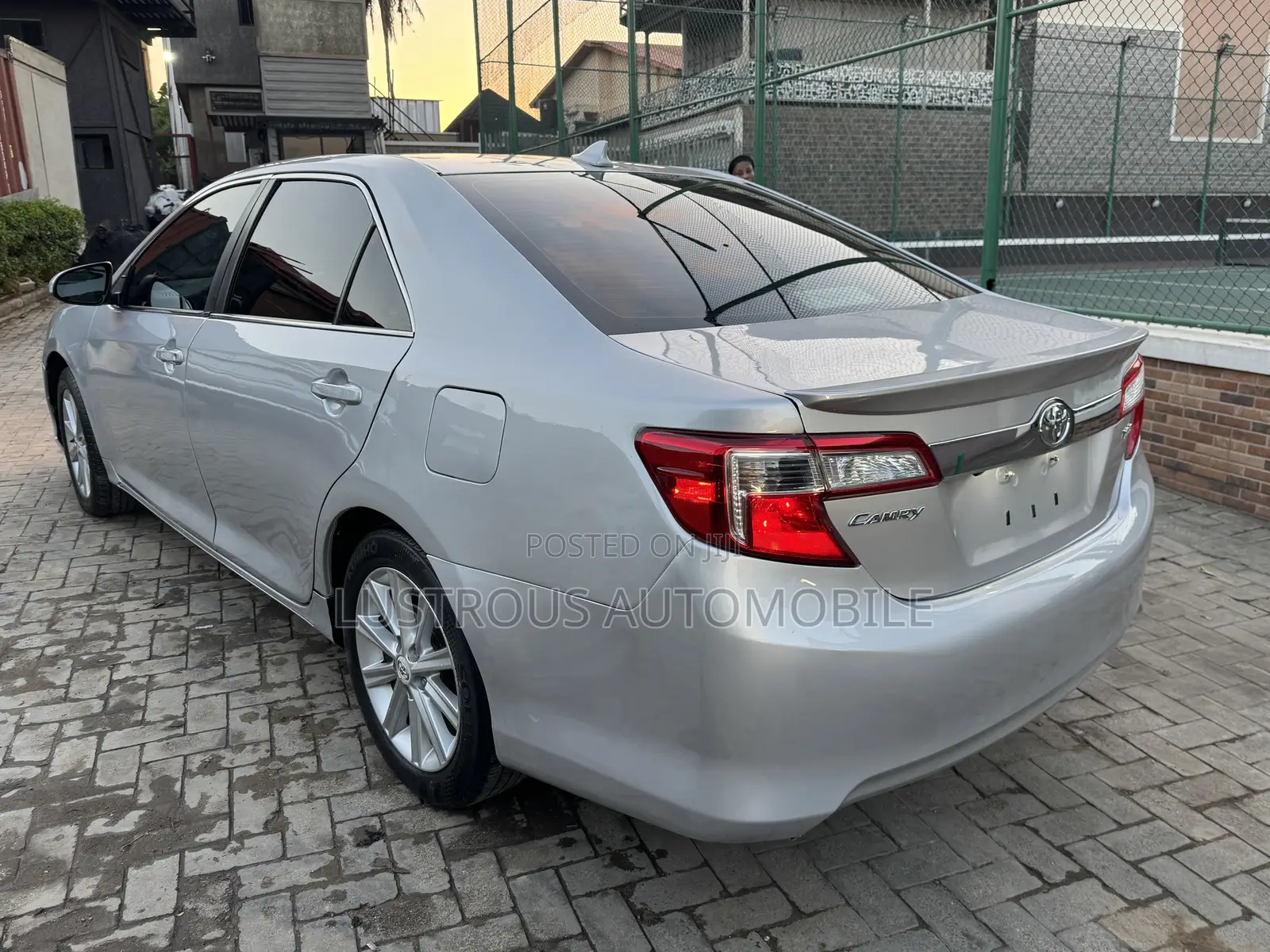 Toyota Camry XLE V6 4dr Sedan (3.5L 6cyl 6A) 2012 Silver