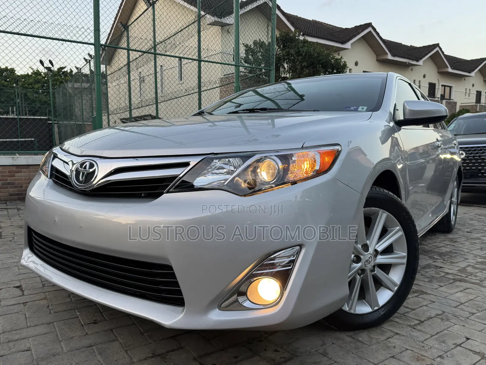 Toyota Camry XLE V6 4dr Sedan (3.5L 6cyl 6A) 2012 Silver