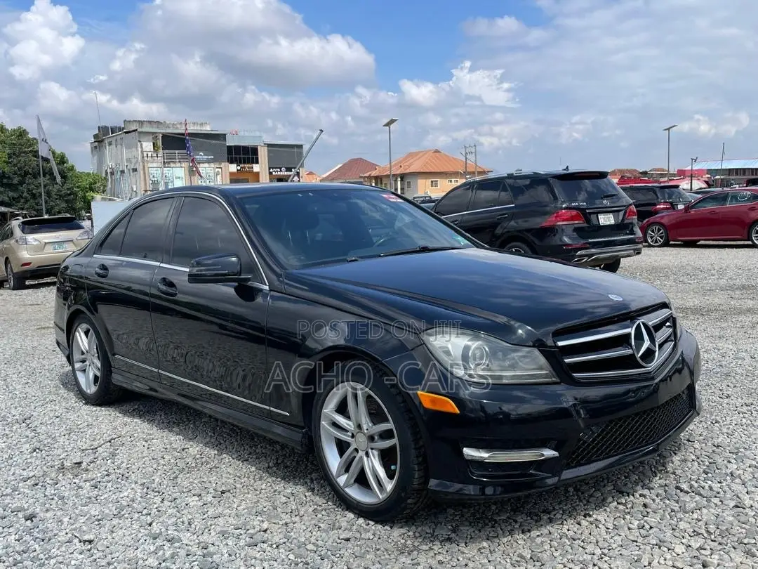 Mercedes-Benz C300 2014 Black
