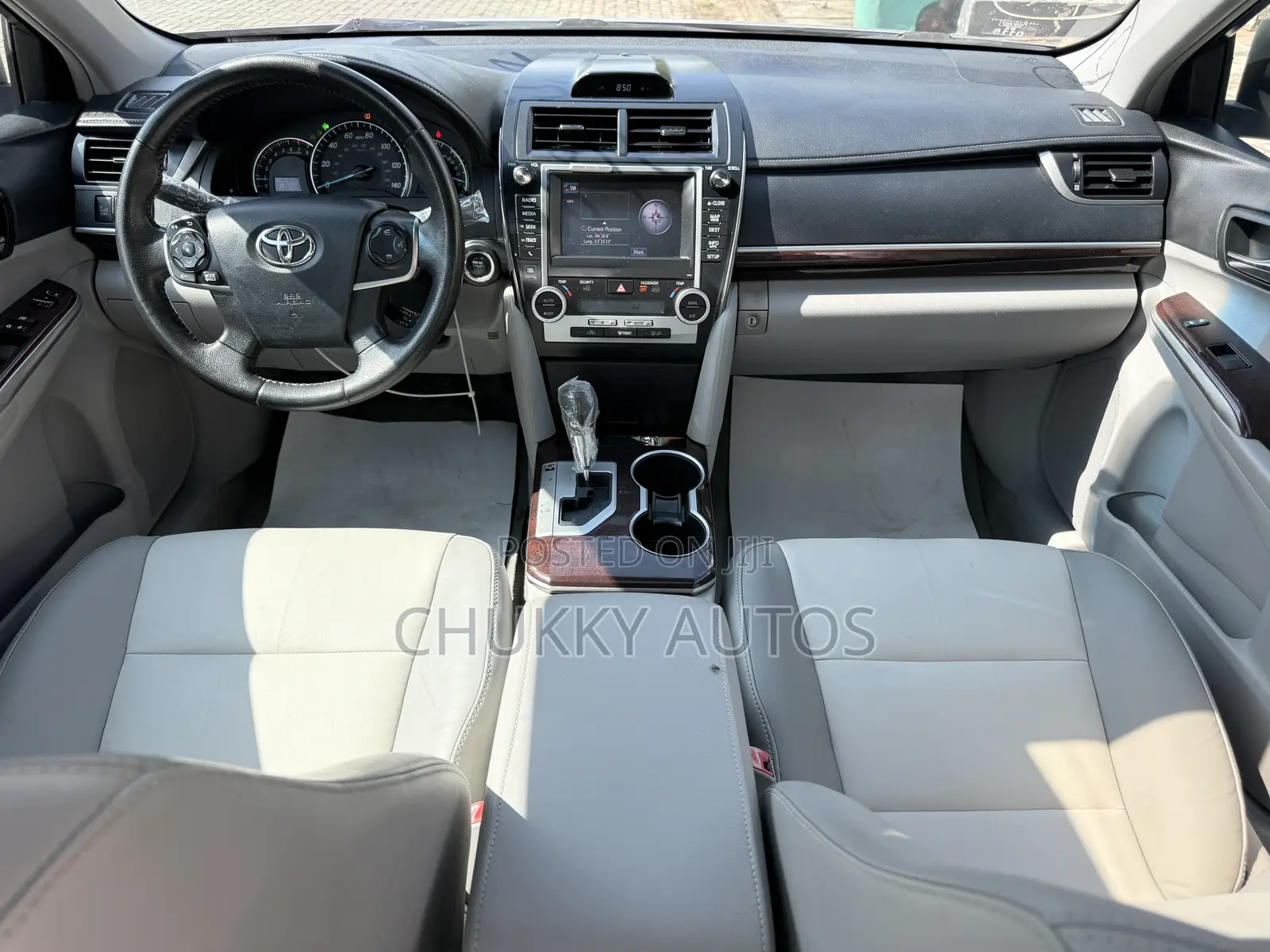 Toyota Camry XLE V6 4dr Sedan (3.5L 6cyl 6A) 2013 Silver