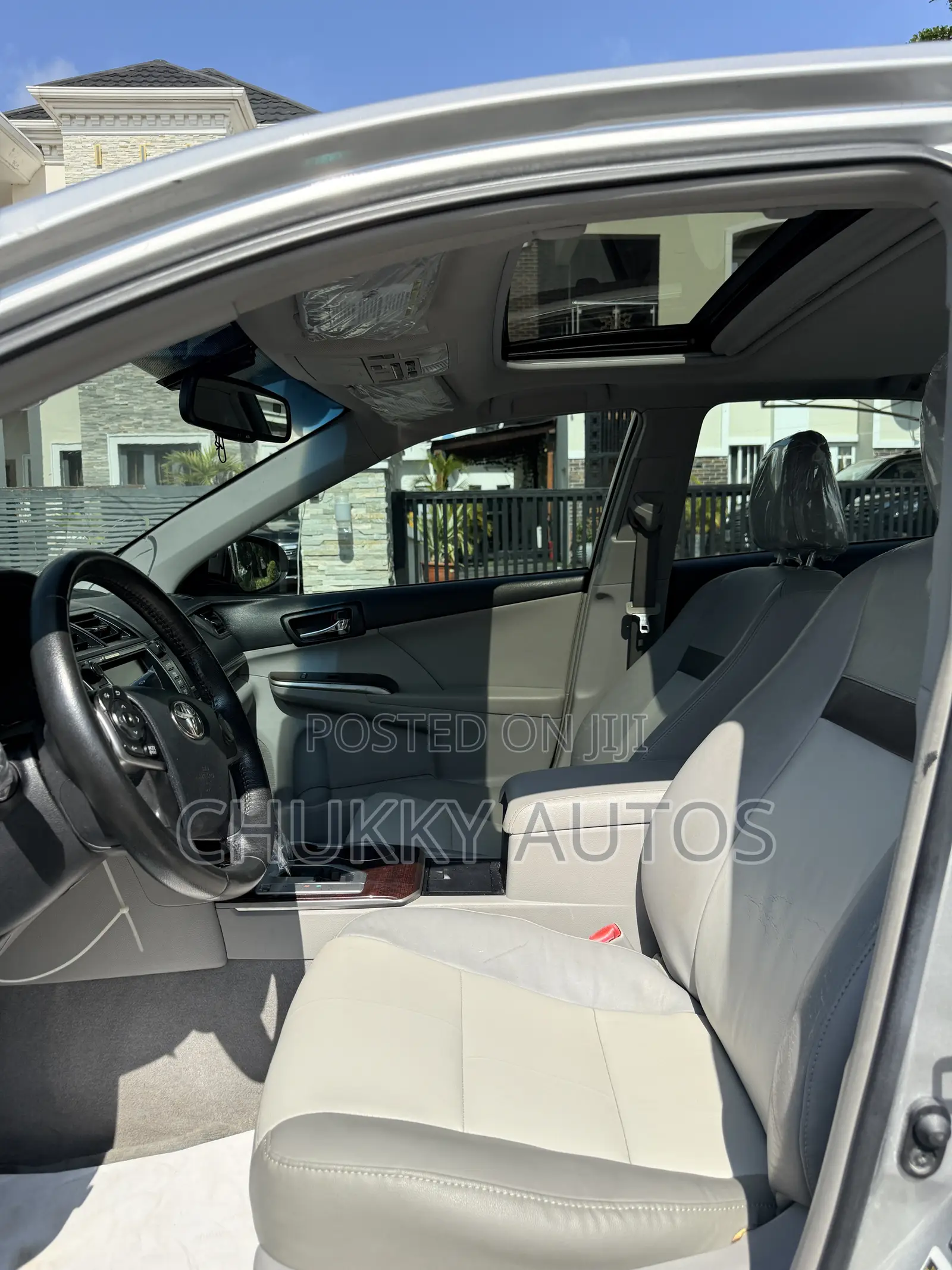 Toyota Camry XLE V6 4dr Sedan (3.5L 6cyl 6A) 2013 Silver