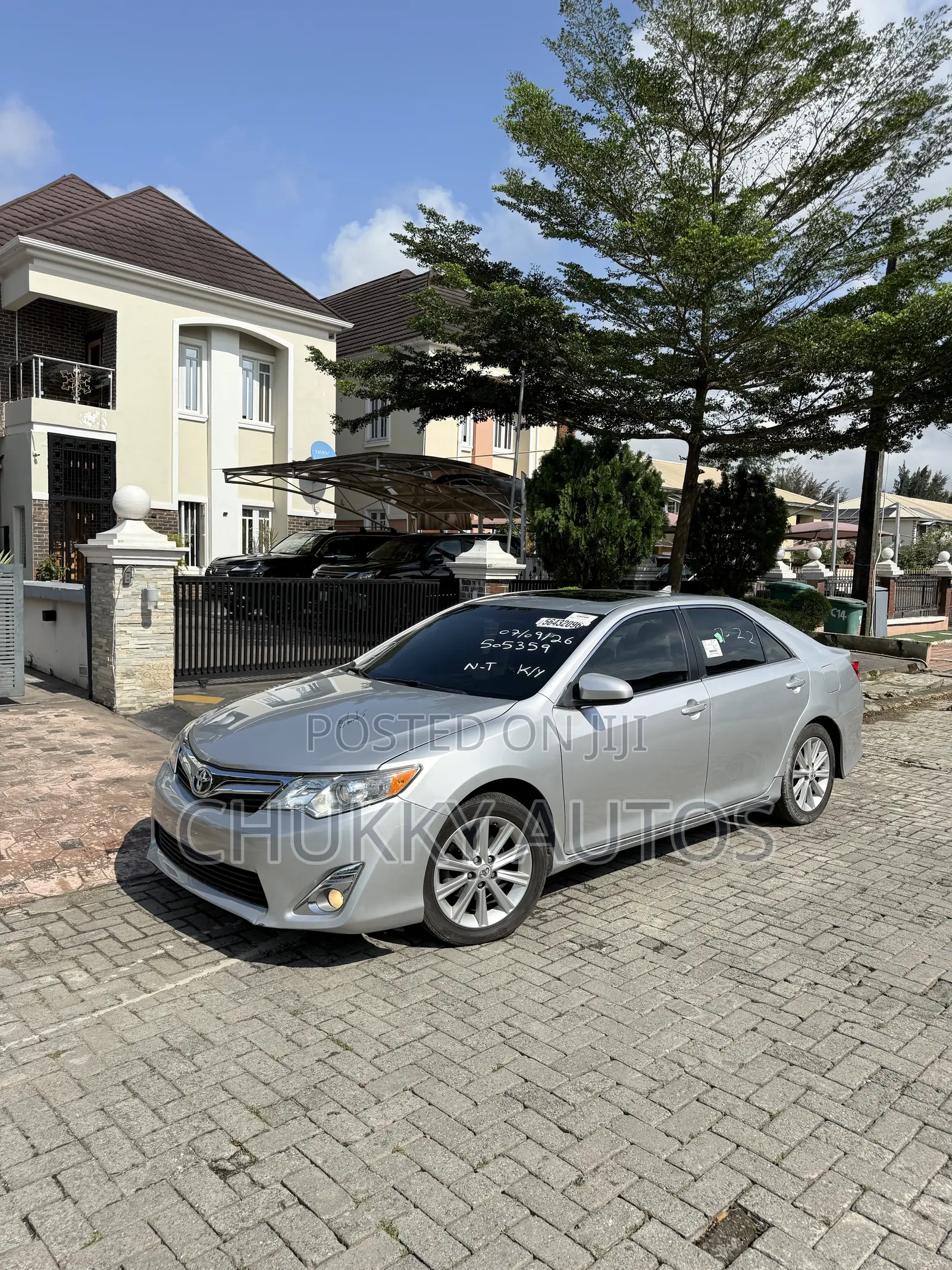 Toyota Camry XLE V6 4dr Sedan (3.5L 6cyl 6A) 2013 Silver