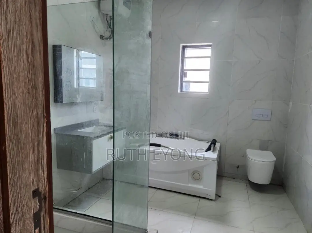 3bdrm Townhouse/Terrace in Ologolo Lekki for sale