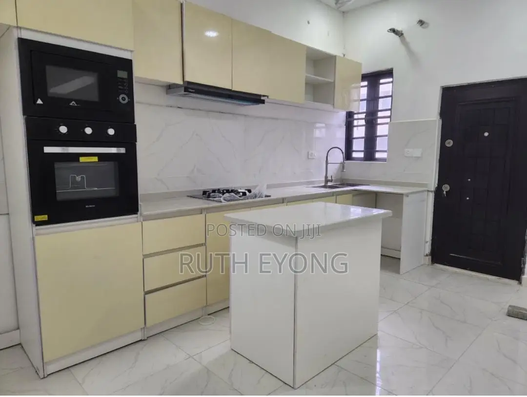 3bdrm Townhouse/Terrace in Ologolo Lekki for sale