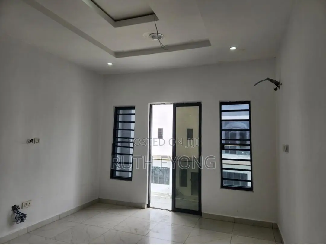 3bdrm Townhouse/Terrace in Ologolo Lekki for sale