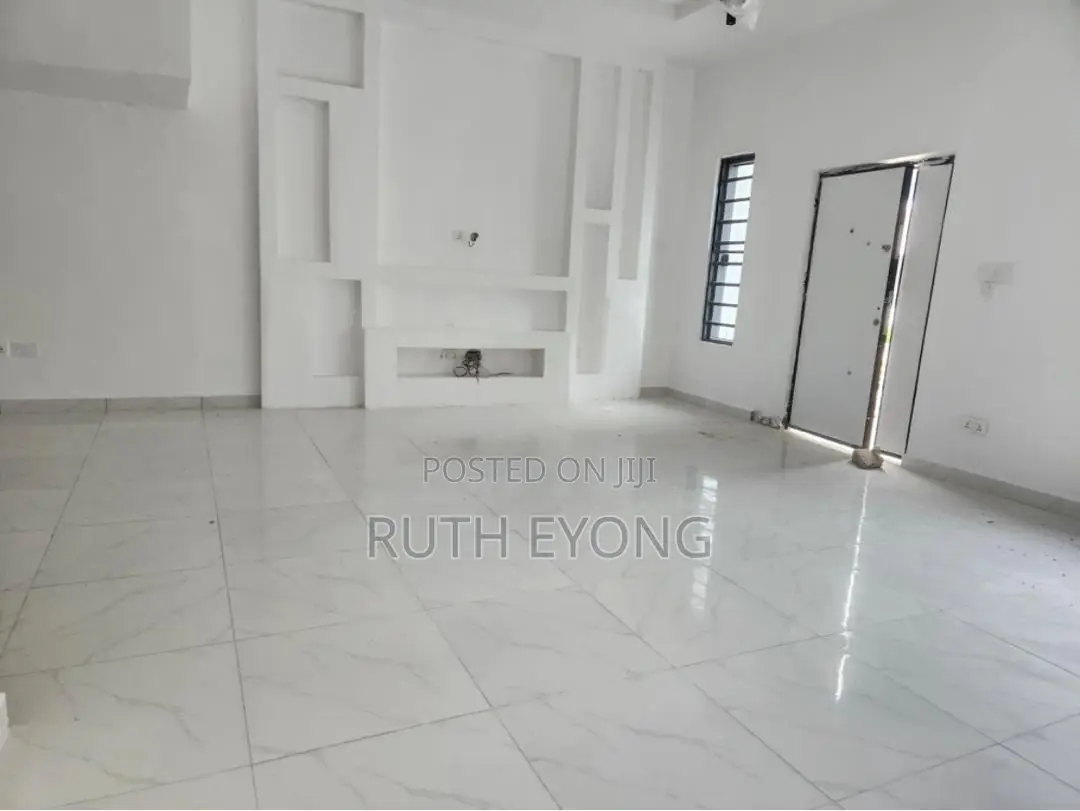 3bdrm Townhouse/Terrace in Ologolo Lekki for sale