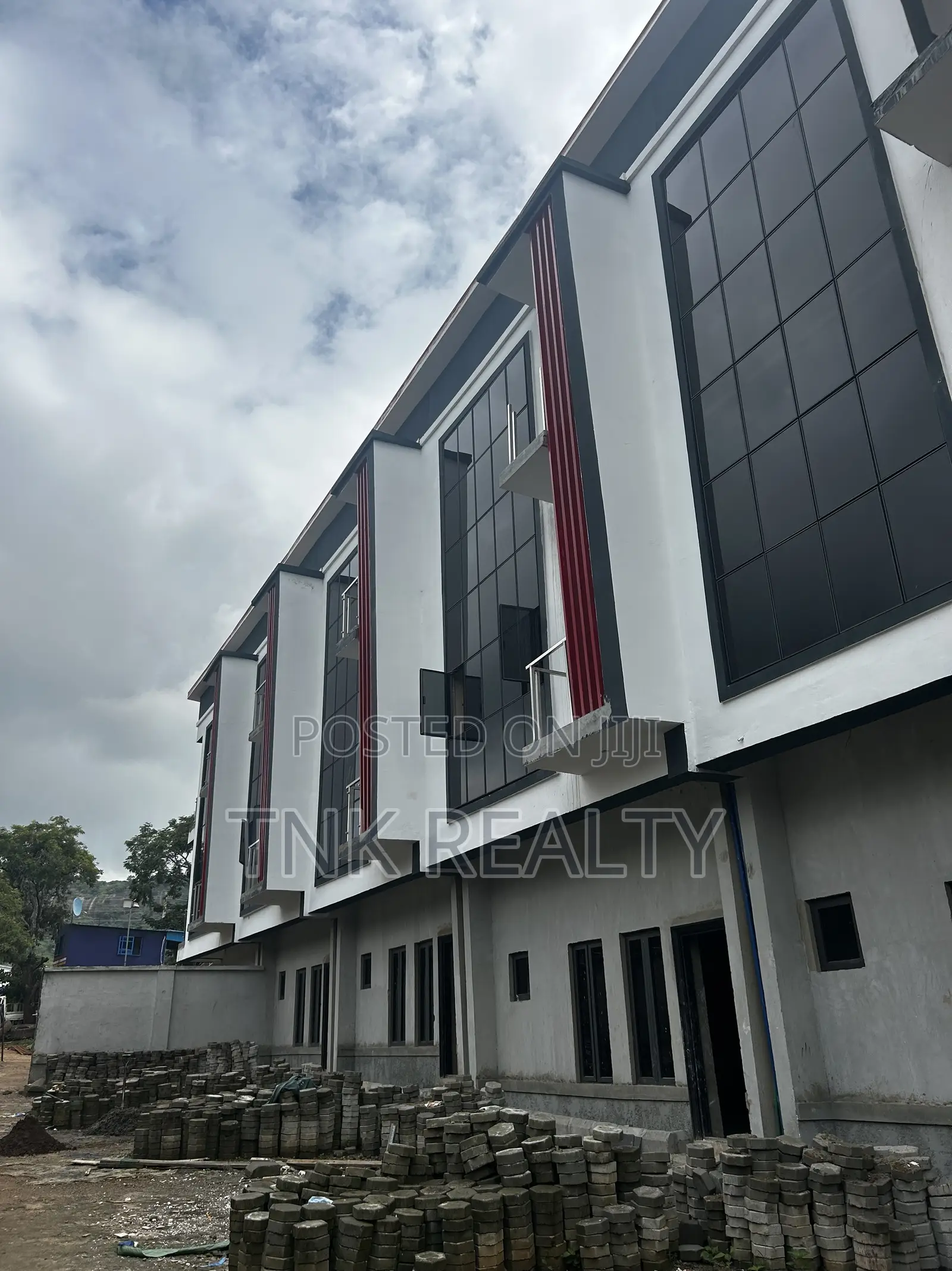 5bdrm Townhouse/Terrace in Katampe (Main) for sale