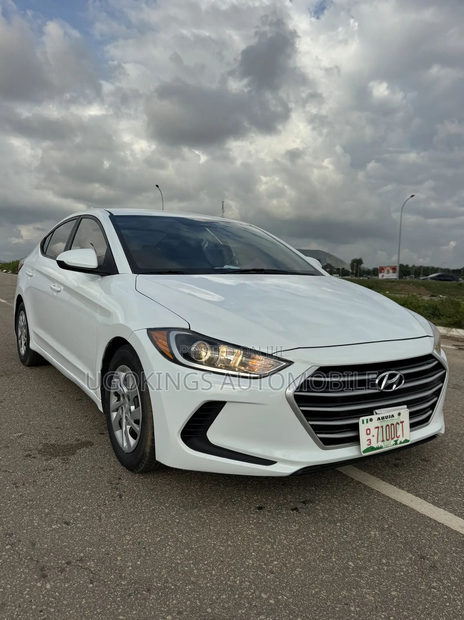 Hyundai Elantra SE Sedan FWD (2.0L 4cyl 6M) 2017 White
