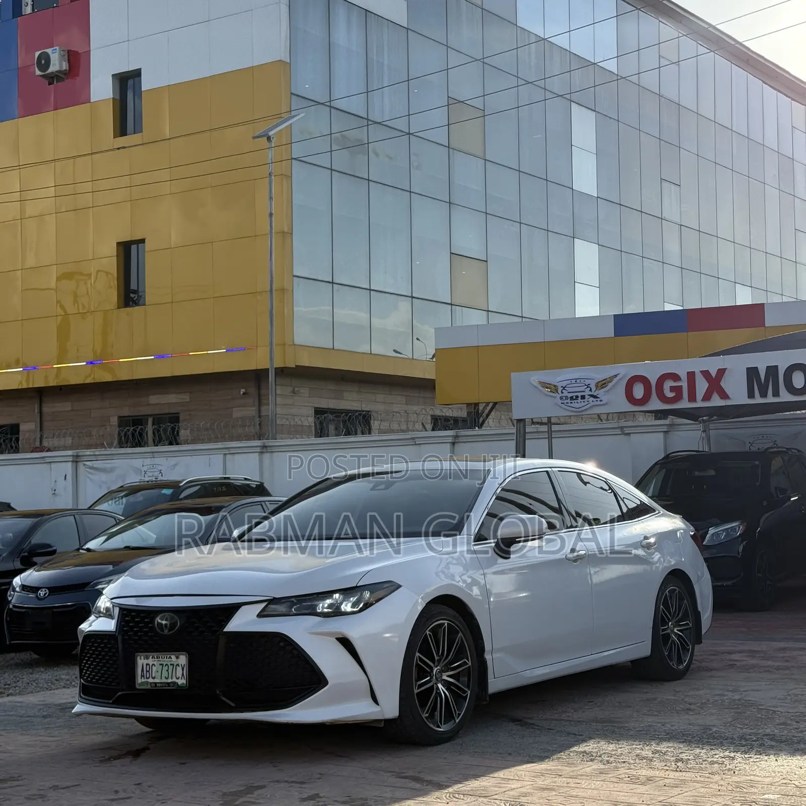Toyota Avalon XSE FWD Sedan (3.5L V6 8A) 2019 White