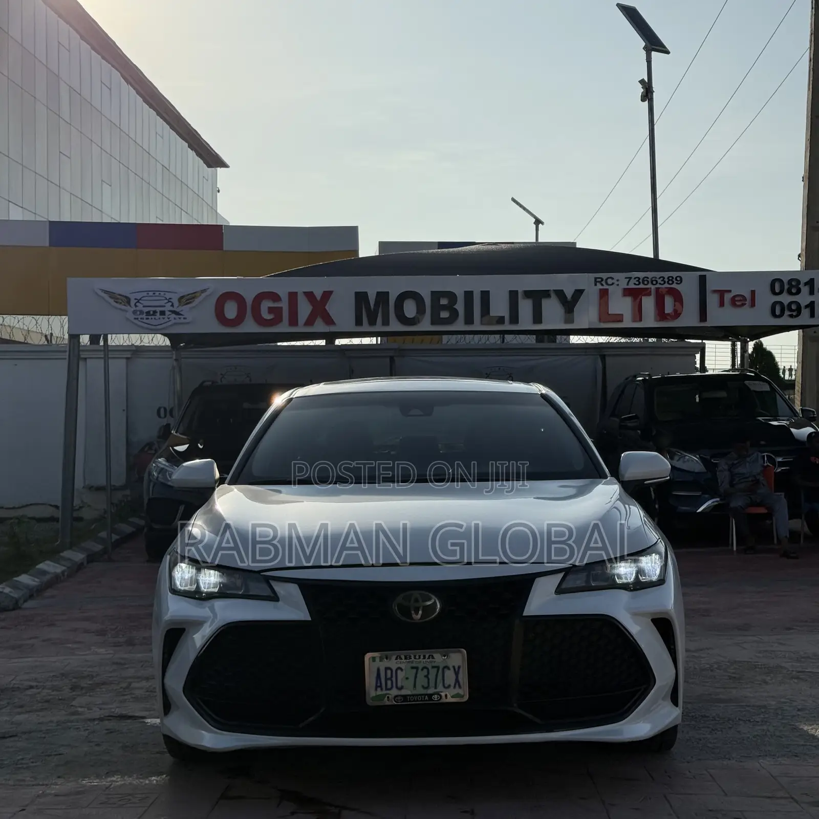 Toyota Avalon XSE FWD Sedan (3.5L V6 8A) 2019 White