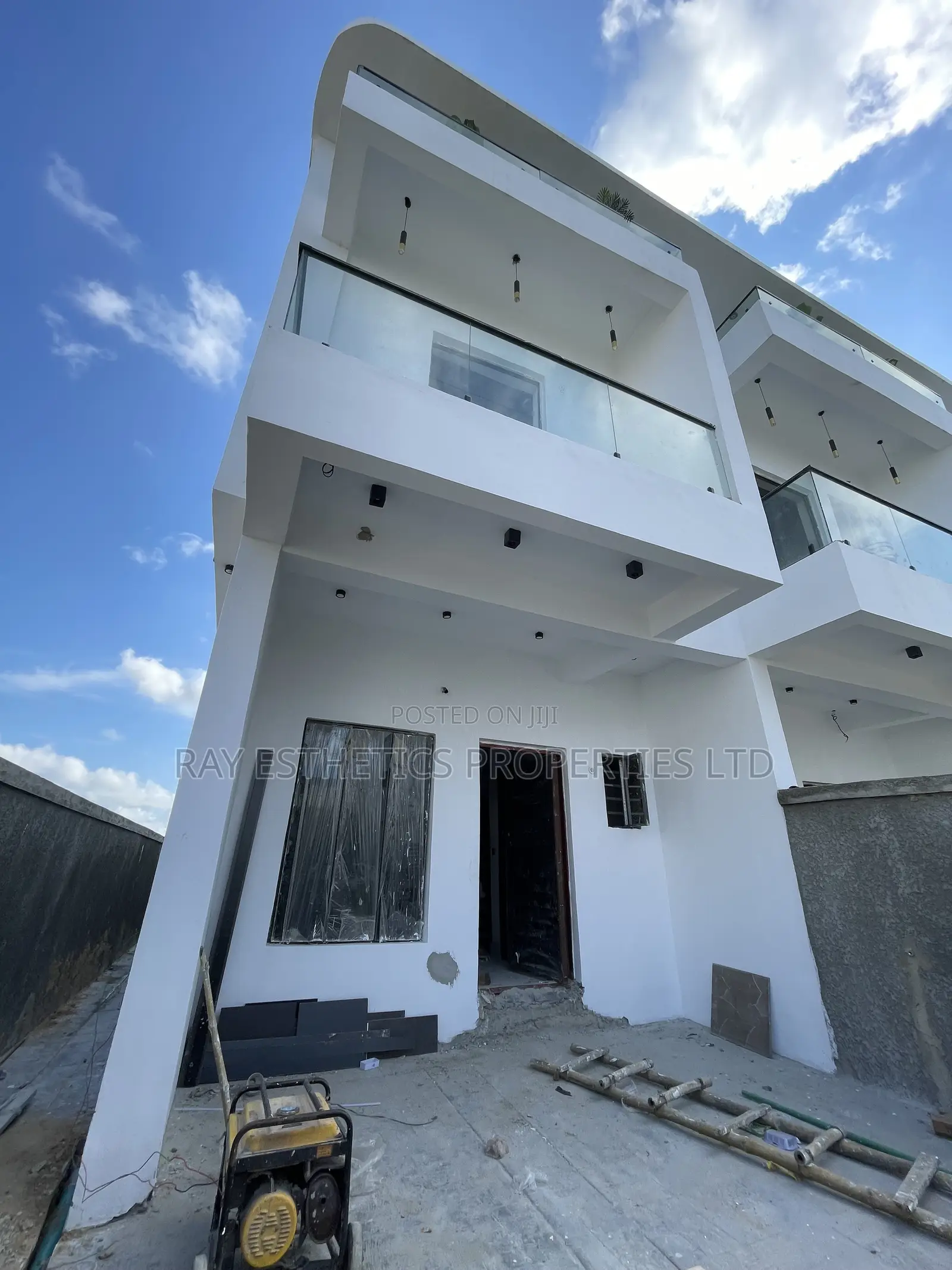 3bdrm Townhouse/Terrace in Off Lekki-Epe Expressway for sale
