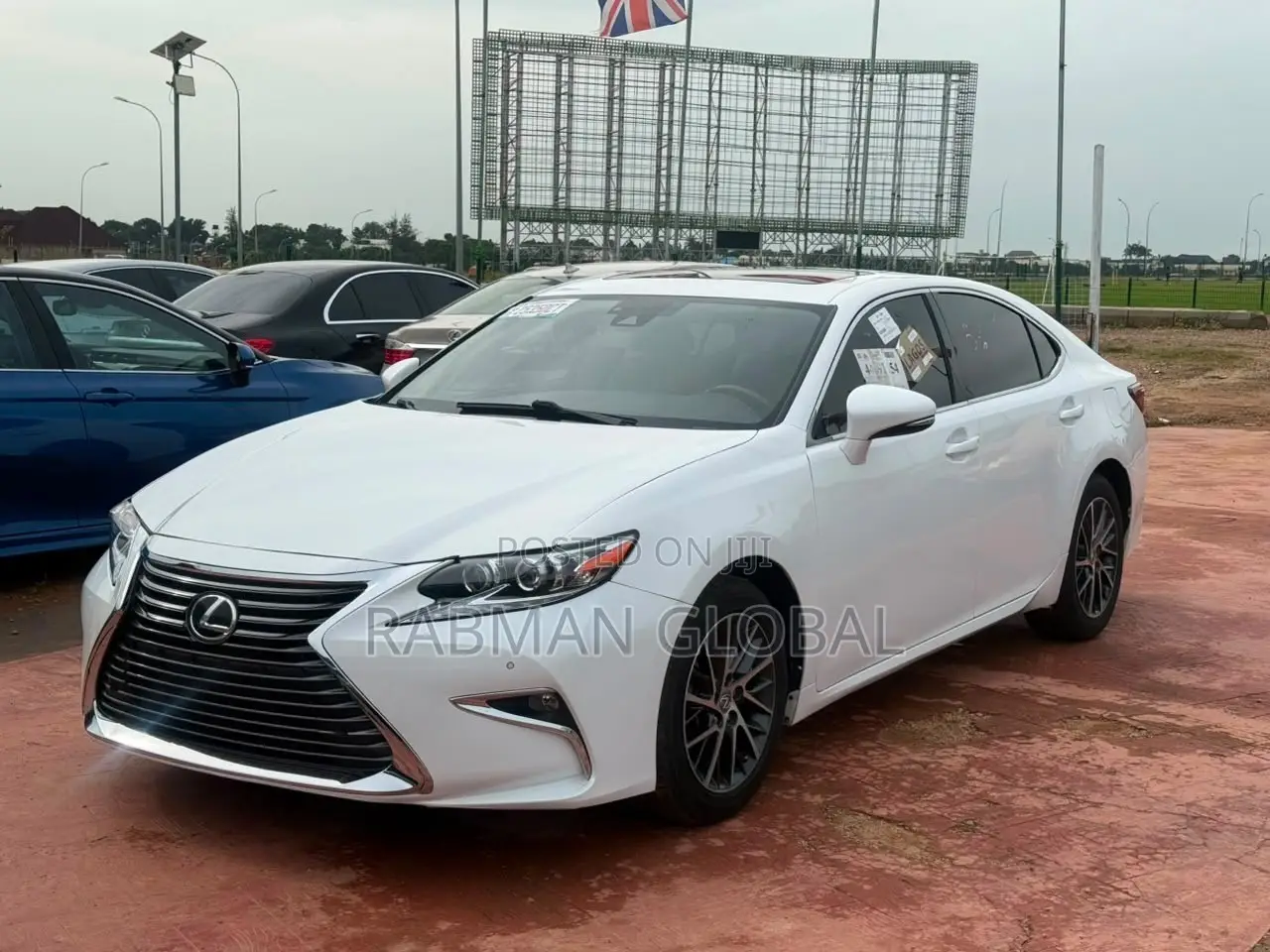 Lexus ES 350 FWD 2017 White