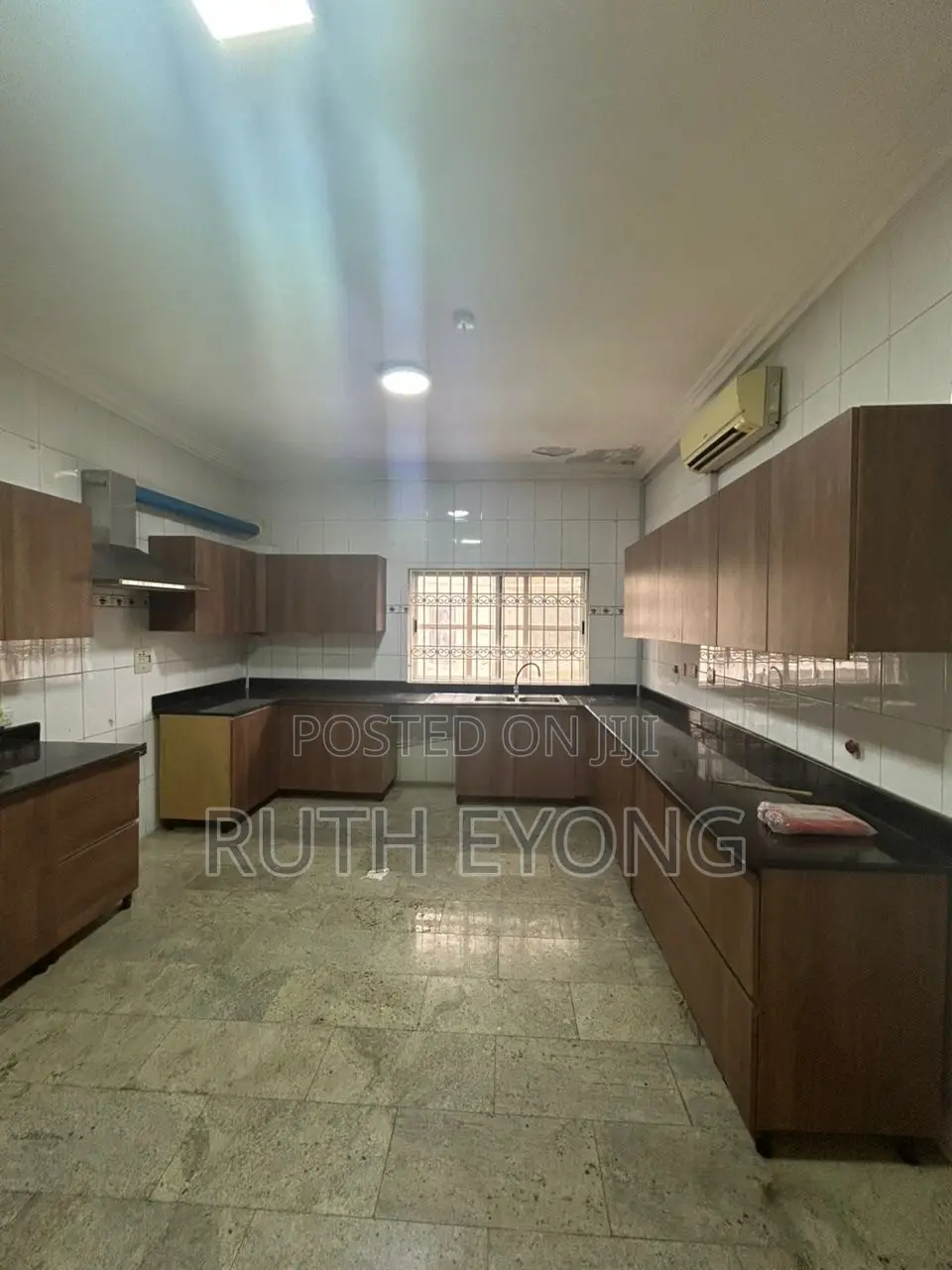 3bdrm Apartment in Parkview Estate  for sale