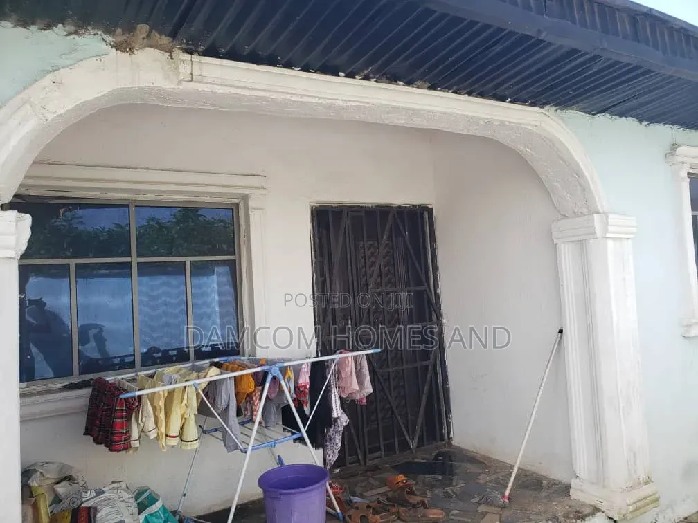 4bdrm Apartment in Abaodan Estate, Akinyele for sale