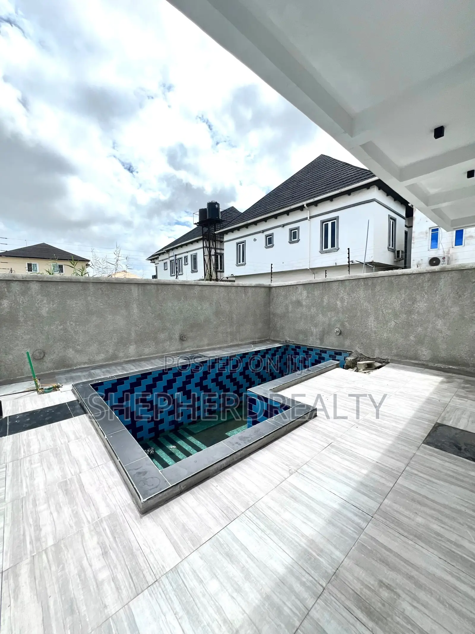 4bdrm Duplex in Ado / Ajah for sale