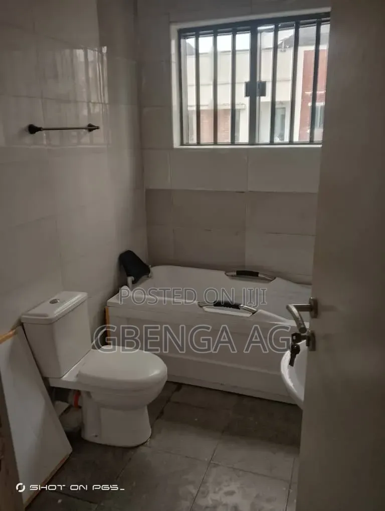 4bdrm Duplex in Victoria Crest 2, Lekki Phase 2 for sale