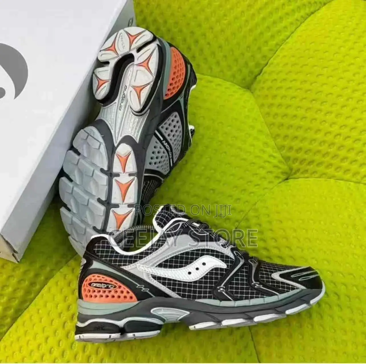 Saucony Omni 9 Retro Tech-Runner Sneakers