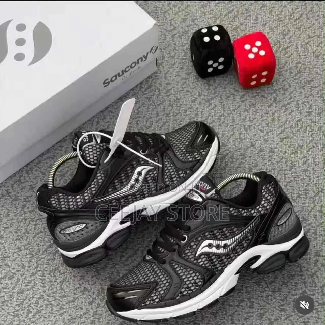Saucony Omni 9 Retro Tech-Runner Sneakers