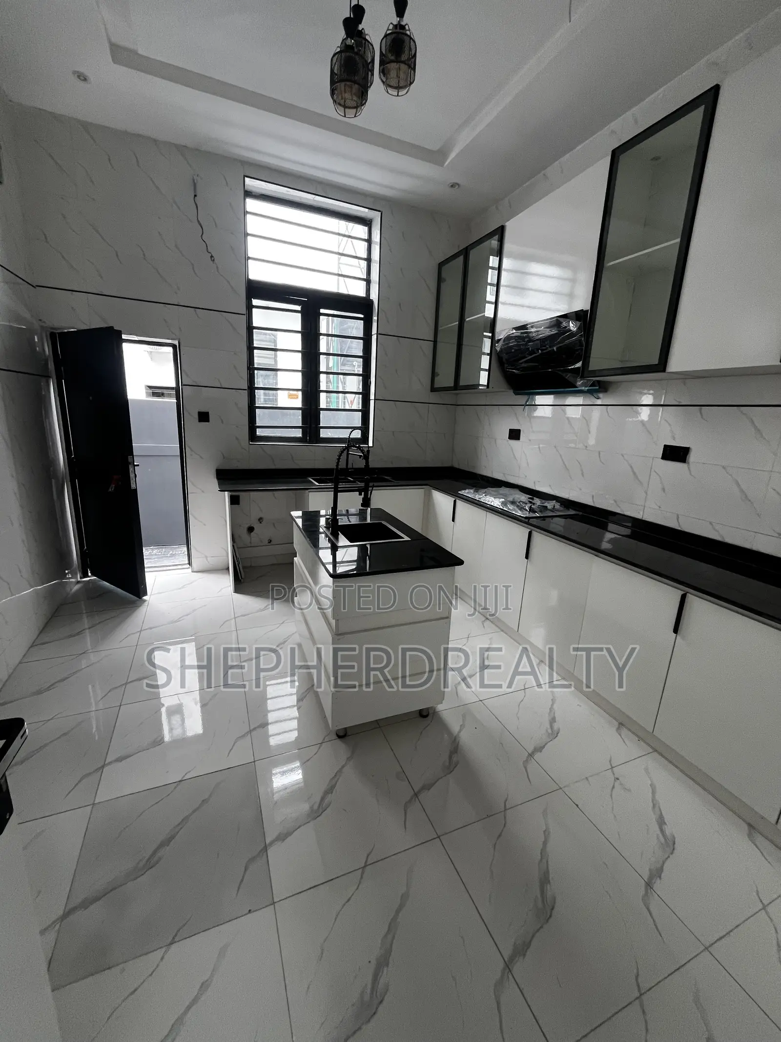 5bdrm Duplex in Sangotedo for sale