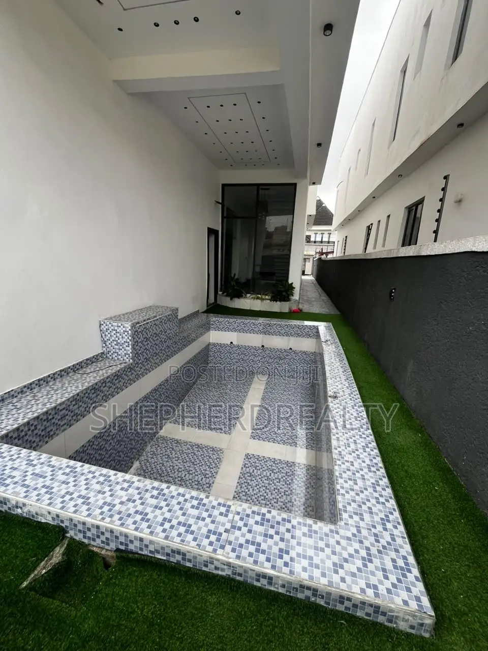 5bdrm Duplex in Sangotedo for sale