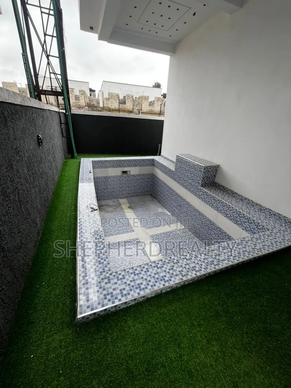 5bdrm Duplex in Sangotedo for sale