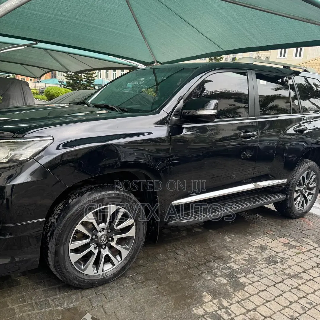Toyota Land Cruiser Prado 4.0 2022 Black