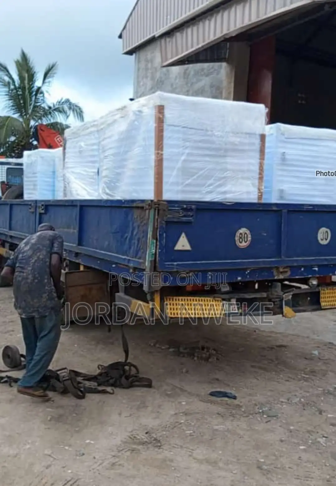 SP:(150kva) Perkins Soundproof Diesel Generator With Warranty on It