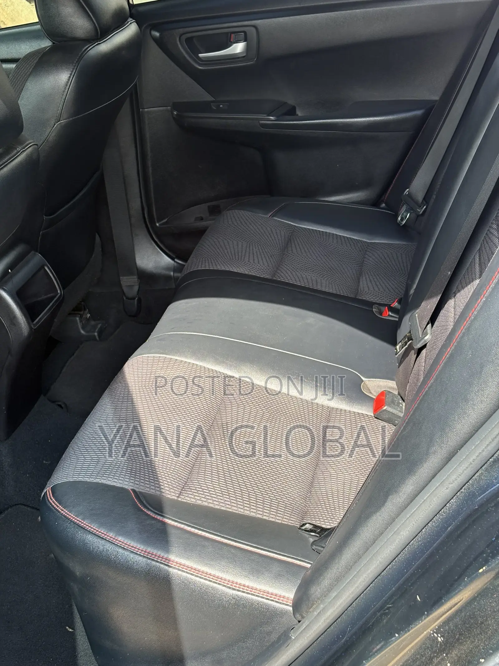 Toyota Camry SE 4dr Sedan (2.5L 4cyl 6A) 2016