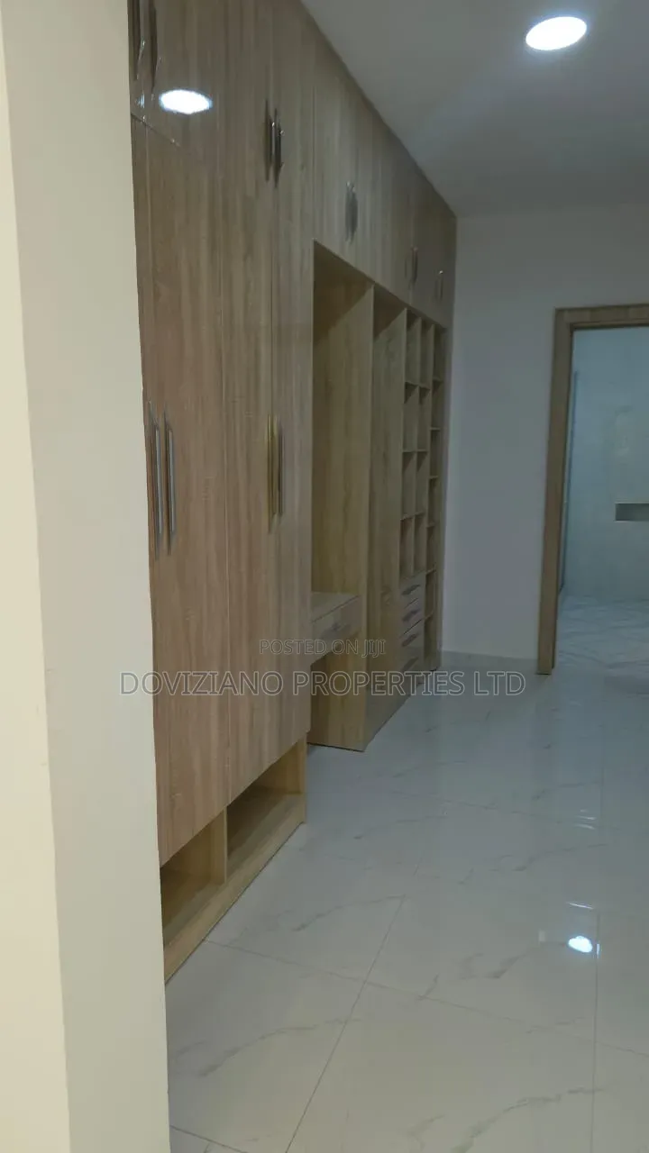 5bdrm Duplex in Adeniyi Jones for sale