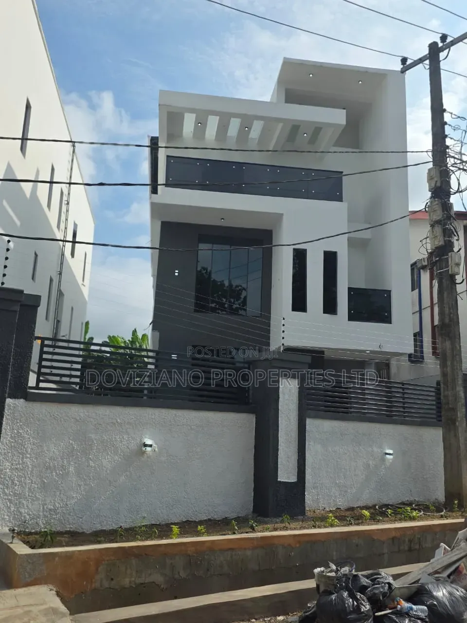 5bdrm Duplex in Adeniyi Jones for sale