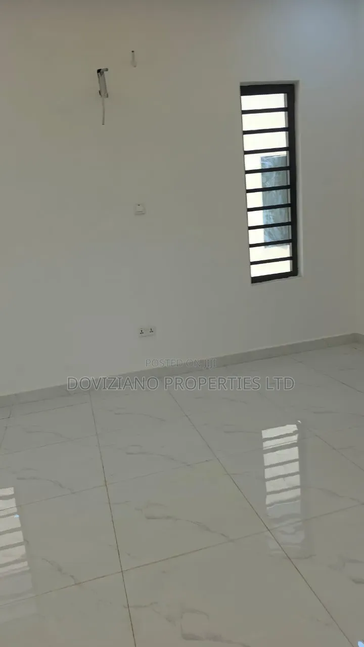 5bdrm Duplex in Adeniyi Jones for sale
