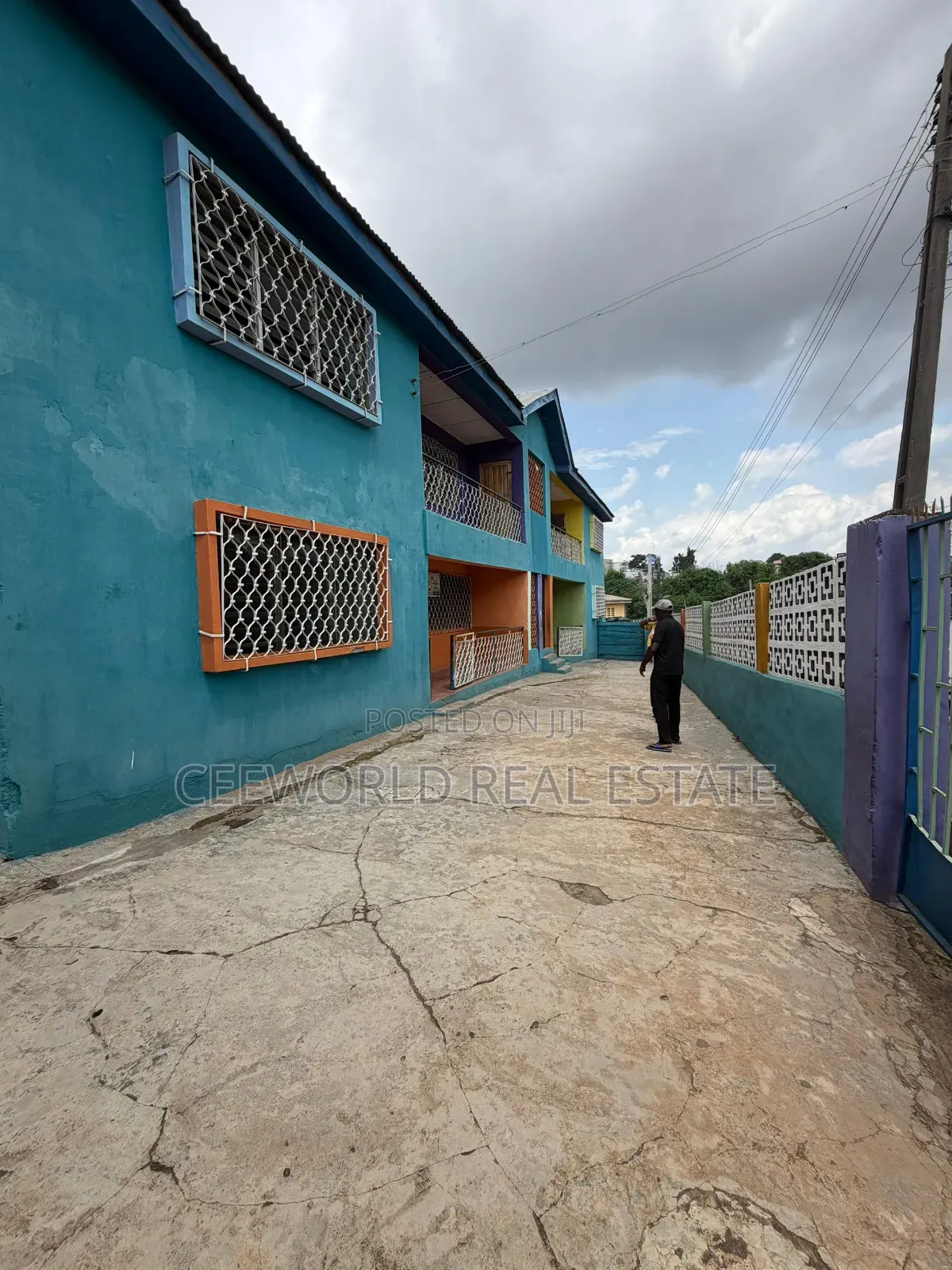 3bdrm Block of Flats in Joyce B Ring Road, CHallenge / Ibadan for sale