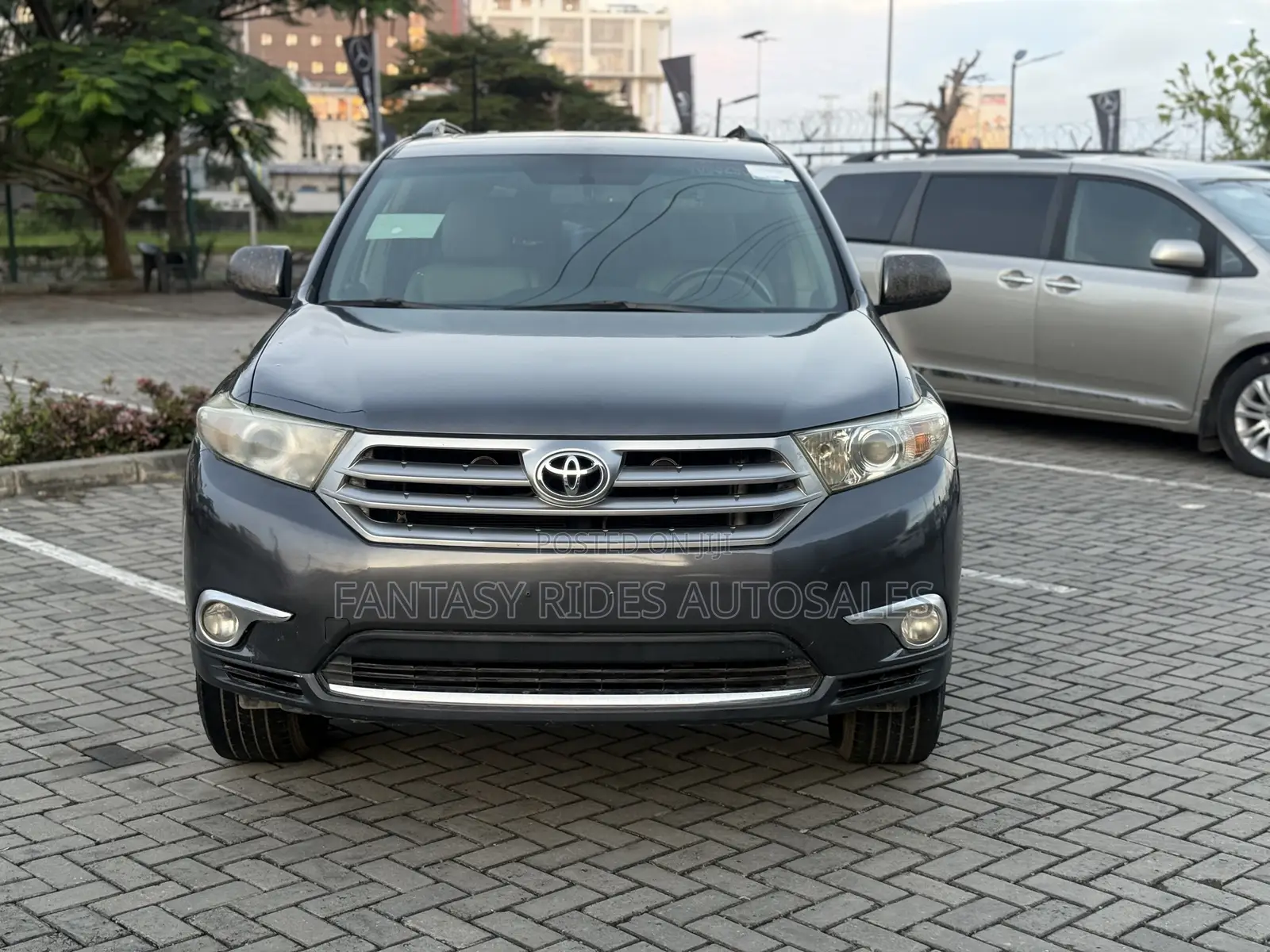 Toyota Highlander SE 2012 Gray