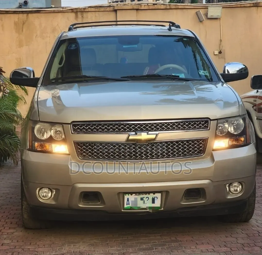 Chevrolet Tahoe LT 2011 Gold