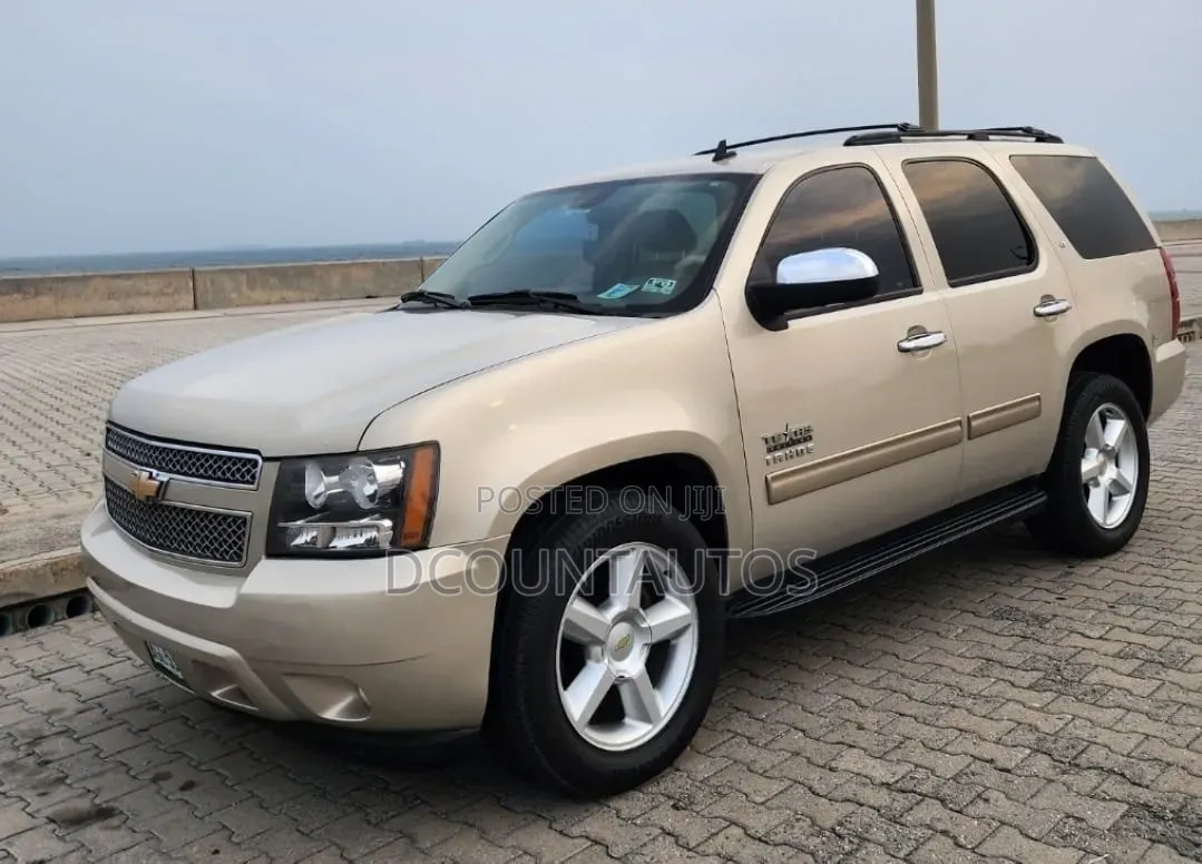 Chevrolet Tahoe LT 2011 Gold