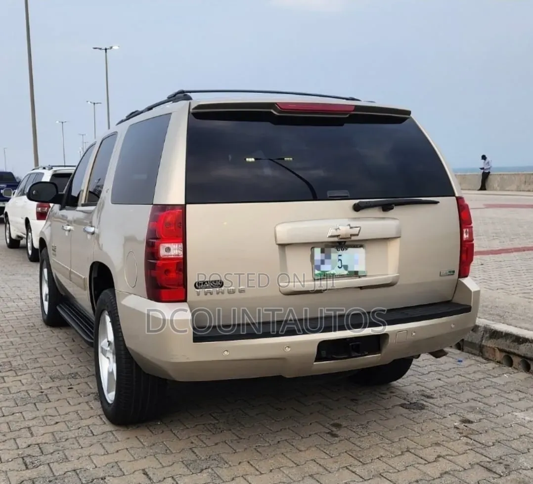 Chevrolet Tahoe LT 2011 Gold