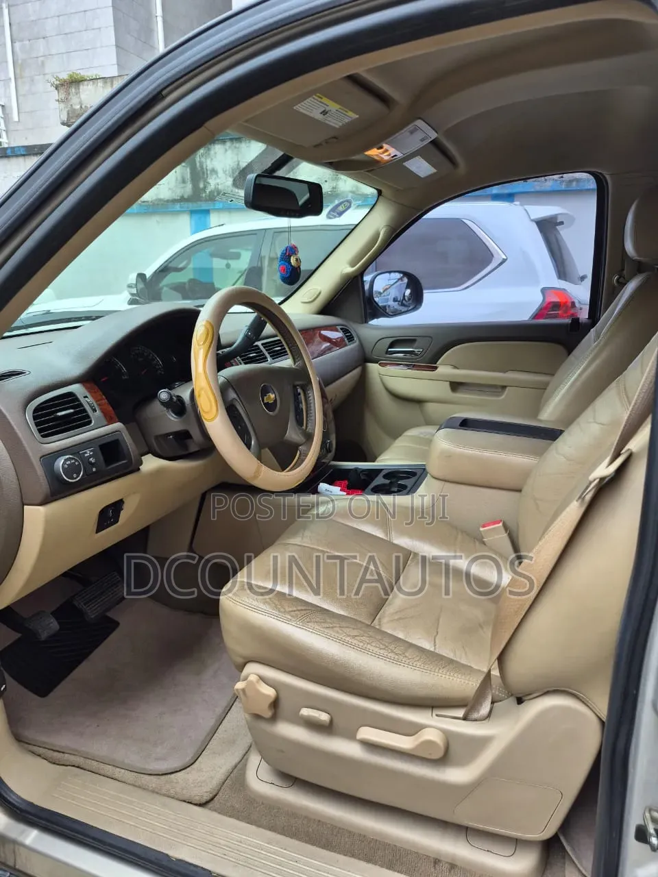 Chevrolet Tahoe LT 2011 Gold