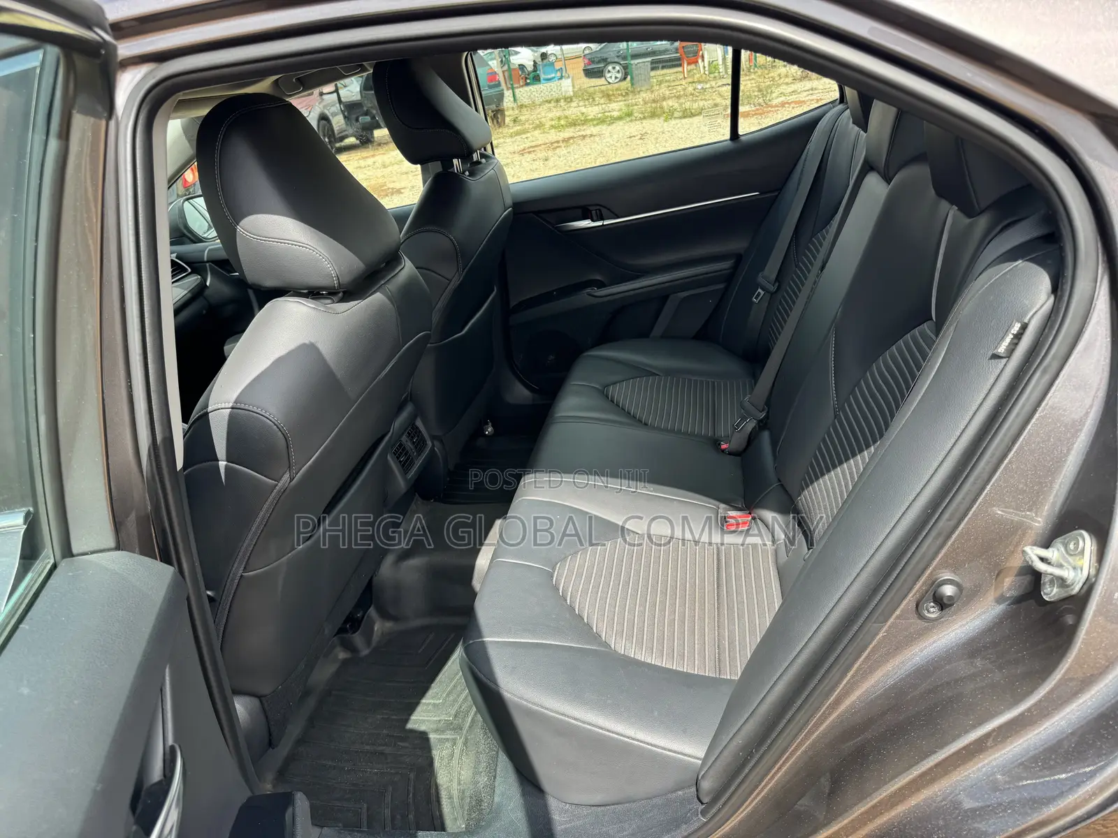 Toyota Camry SE 2021 Gray
