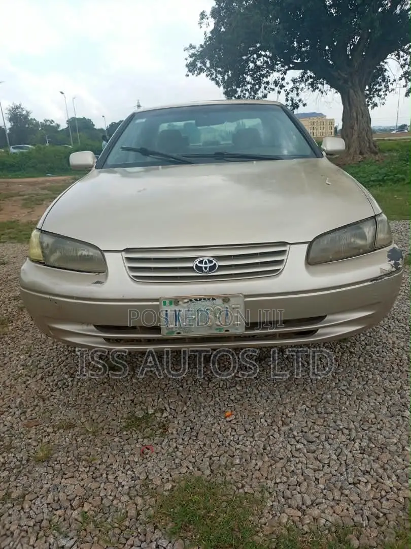 Toyota Camry Automatic 1999 Gold