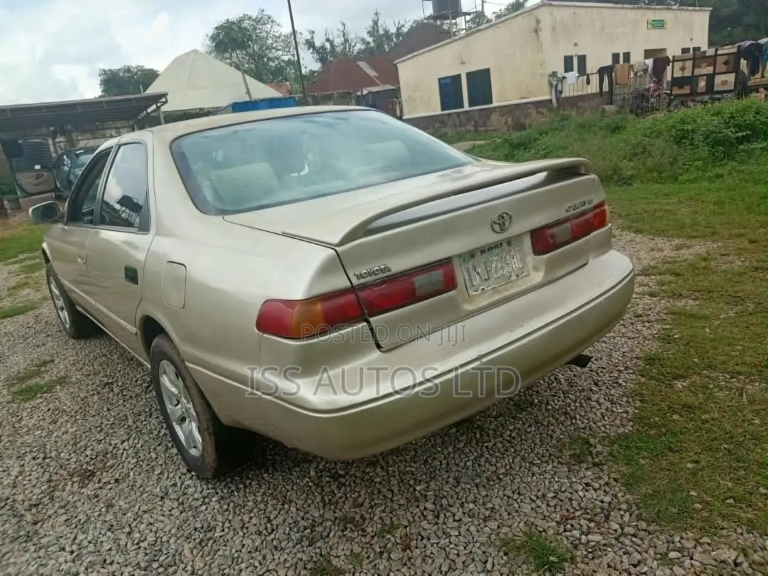 Toyota Camry Automatic 1999 Gold