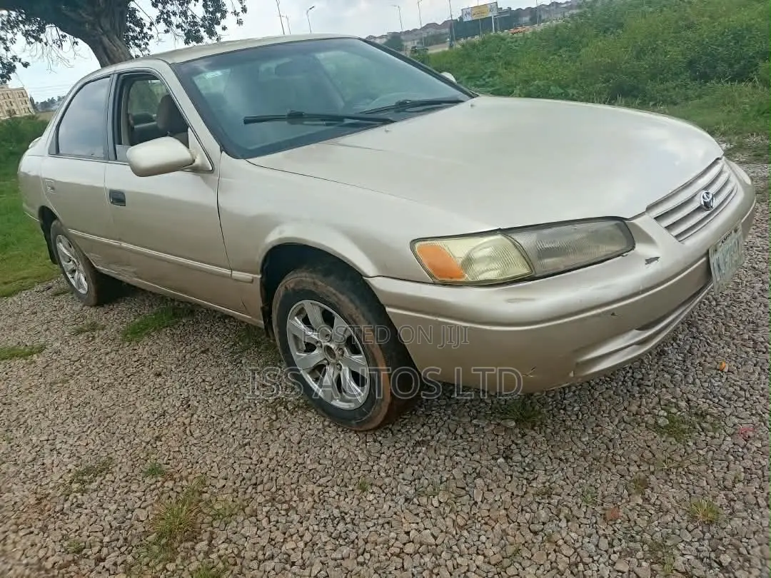 Toyota Camry Automatic 1999 Gold